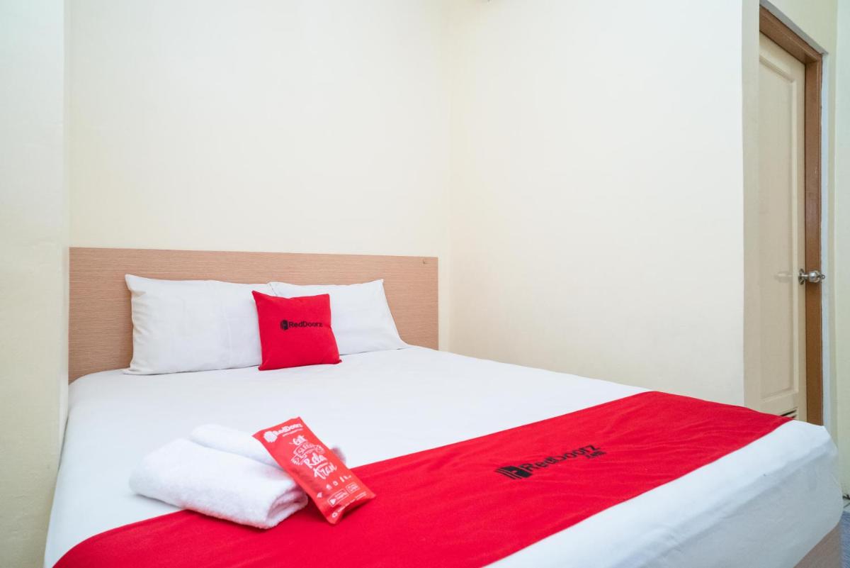 RedDoorz Syariah near Taman Siring 2 - Housity