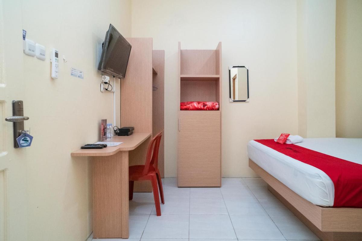 RedDoorz Syariah near Taman Siring 2 - Housity