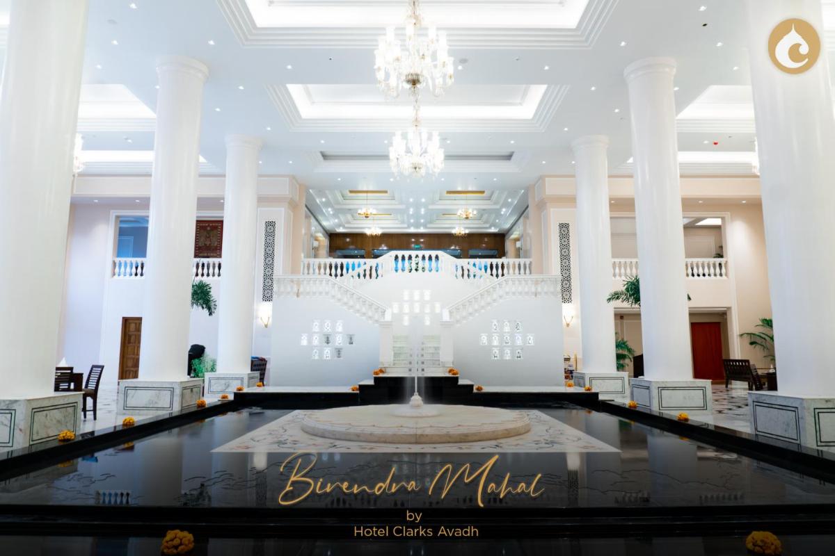 a large lobby with a fountain in the middle at Clarks Avadh in Lucknow