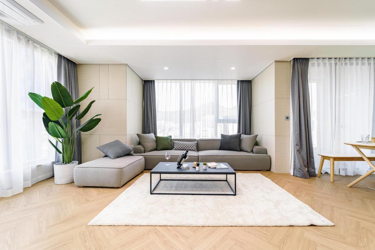 Le Collective Busan station - Housity