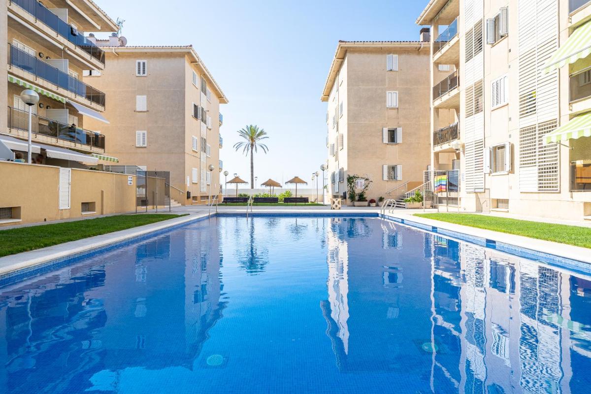 Coral Beach by Pat - Housity