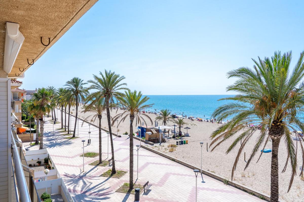 Coral Beach by Pat - Housity