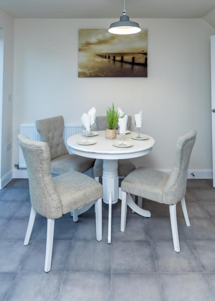 Stunning 3-Bed Risa House in Beeston Nottingham - Housity