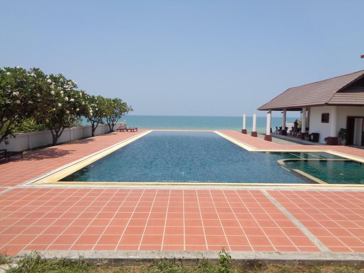 Suitetrails - 2-Bedroom Khanom Beach Ocean Front Condo