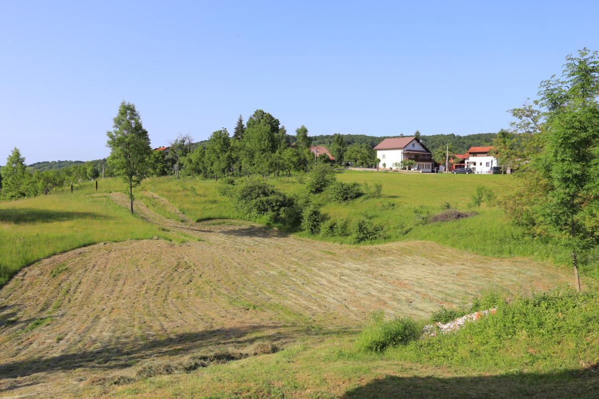 Apartments with a parking space Ostarski Stanovi, Plitvice - 16071 - Housity