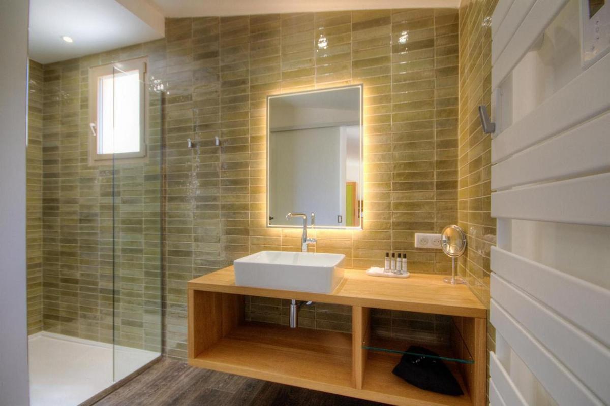 Salle de bains dans l'établissement Hôtel Casale Olmia