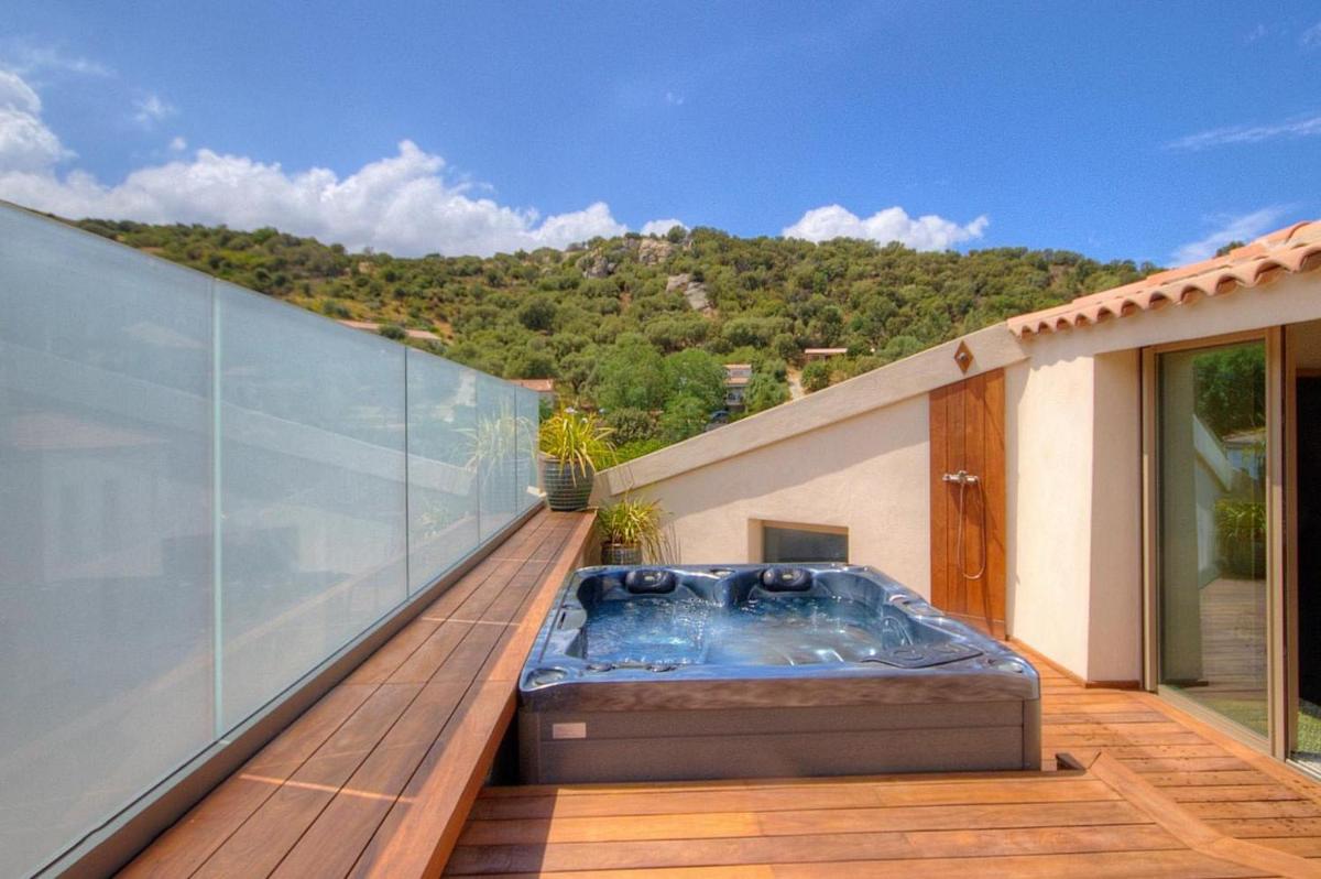 Vue générale sur la montagne ou vue sur la montagne depuis l'hôtel
