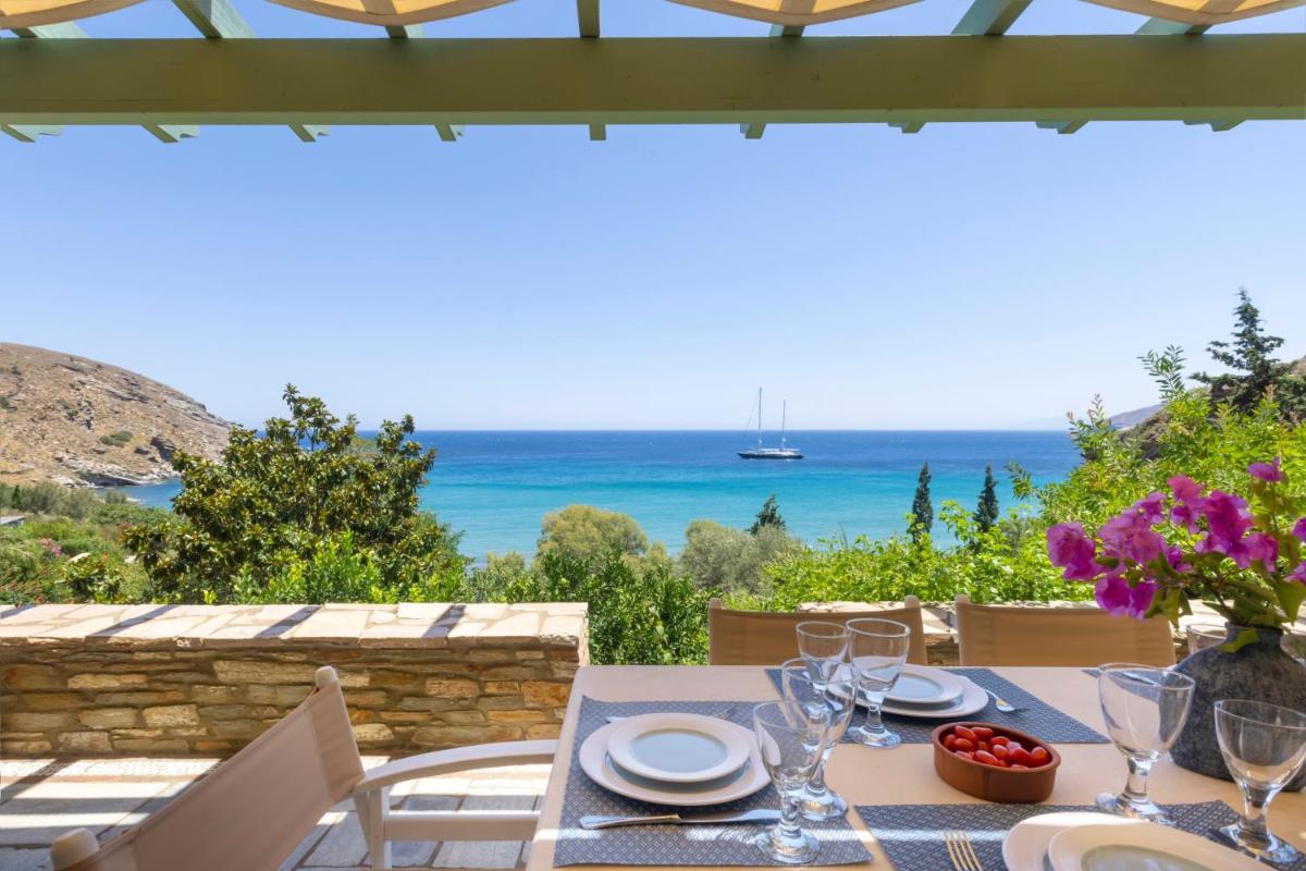 Sun-rock house by the sea - Housity