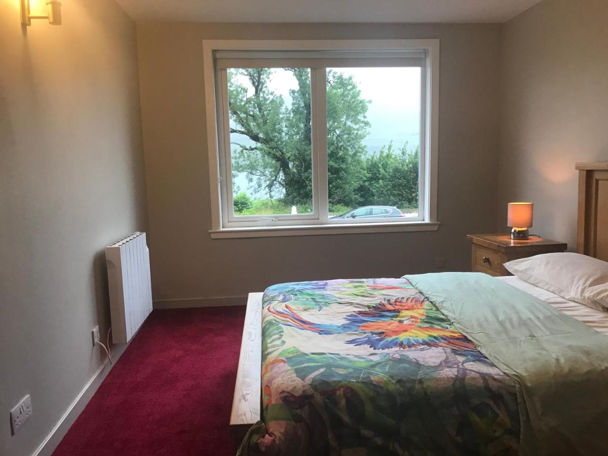 Appin, Beautiful Lochside Apartment with Balcony - Housity