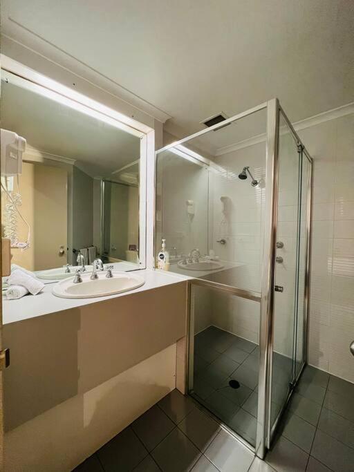 438/247 entire 1BR exHotel Room in the heart of city - Housity