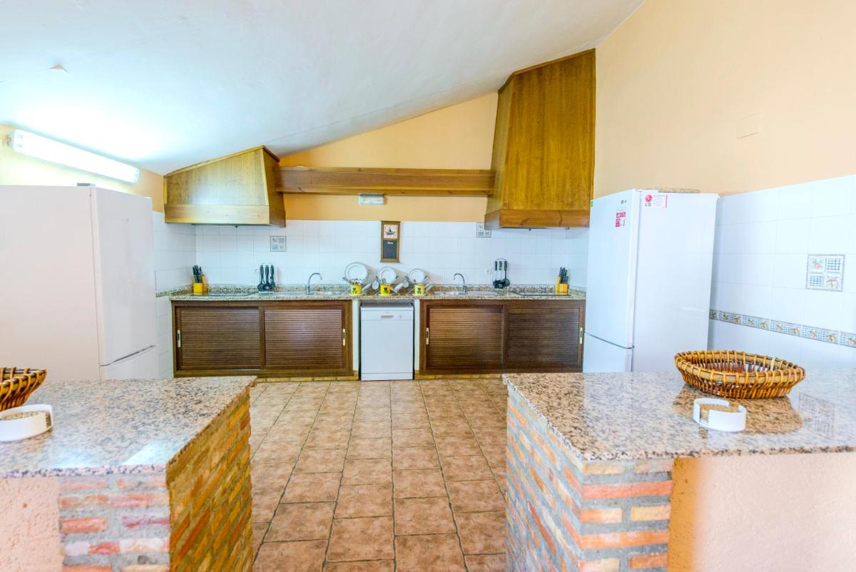 Spacious Villa in Rivero de Posadas with Private Pool - Housity