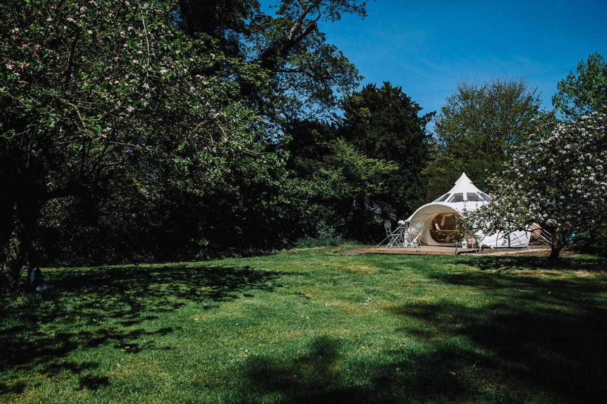 Appleblossom Yurt - Housity