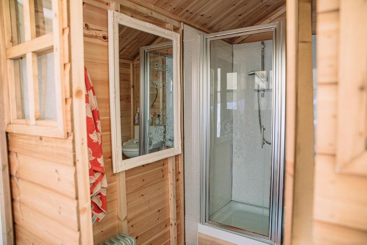 Appleblossom Yurt - Housity