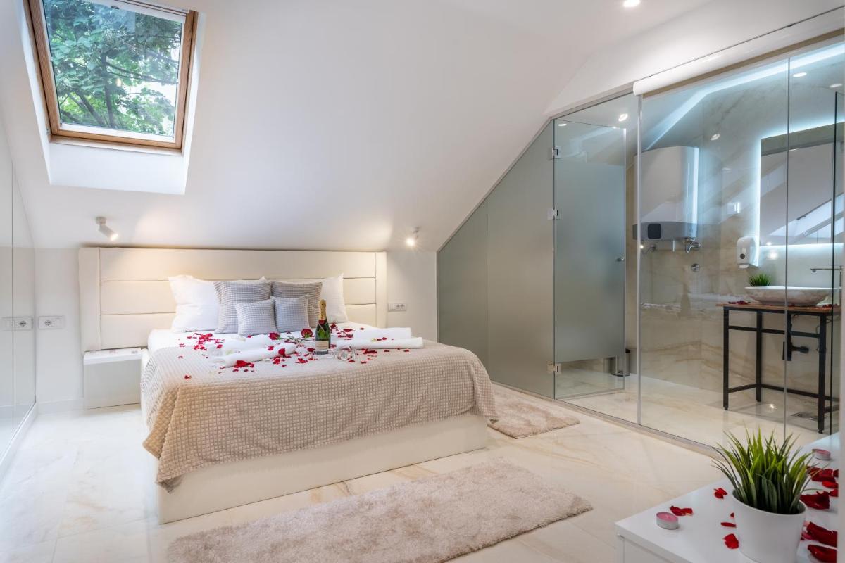 Alex Central Apartments - Housity