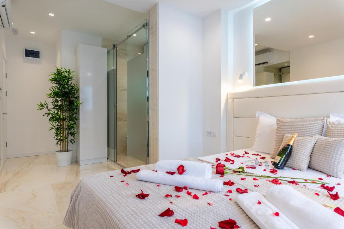 Alex Central Apartments - Housity