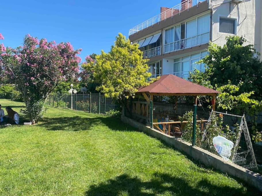 Sea house with a garden (40 km to Istanbul) - Housity
