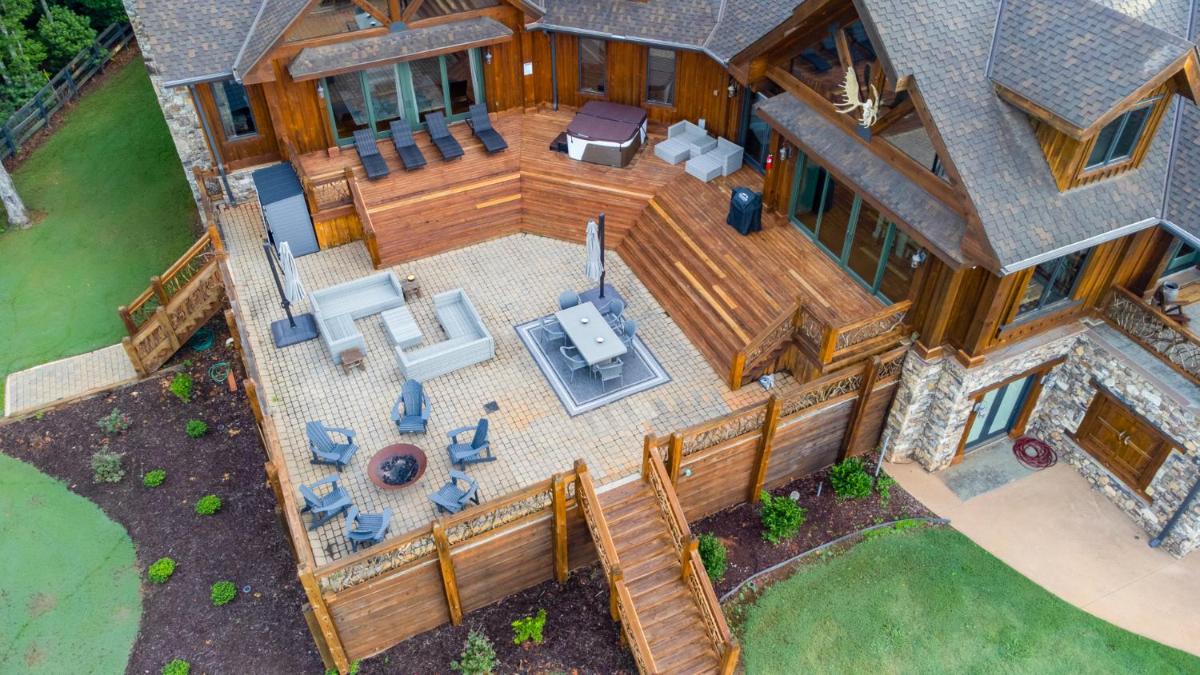 Bison View Lodge Retreat in Helen, Georgia - Housity
