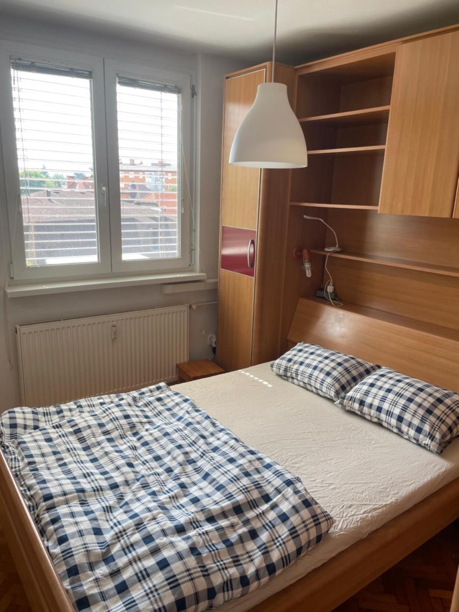 Warm apartment with balcony and free parking - Housity