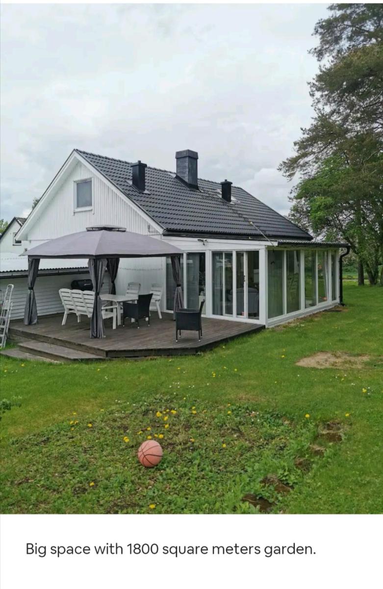 Cozy 4-bedroom villa free parking big garden ++ - Housity