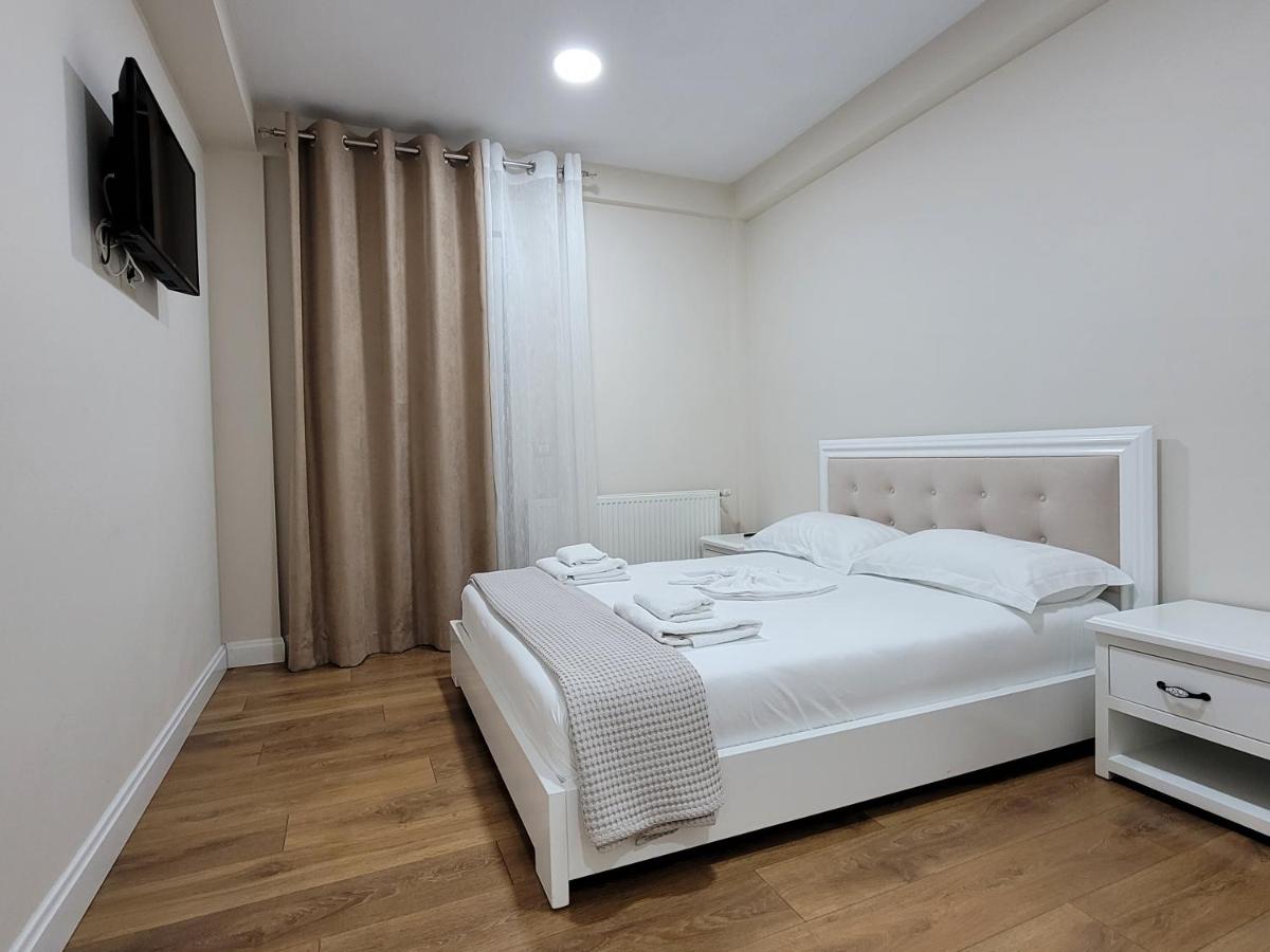 Hotel Taverna Zisi - Housity