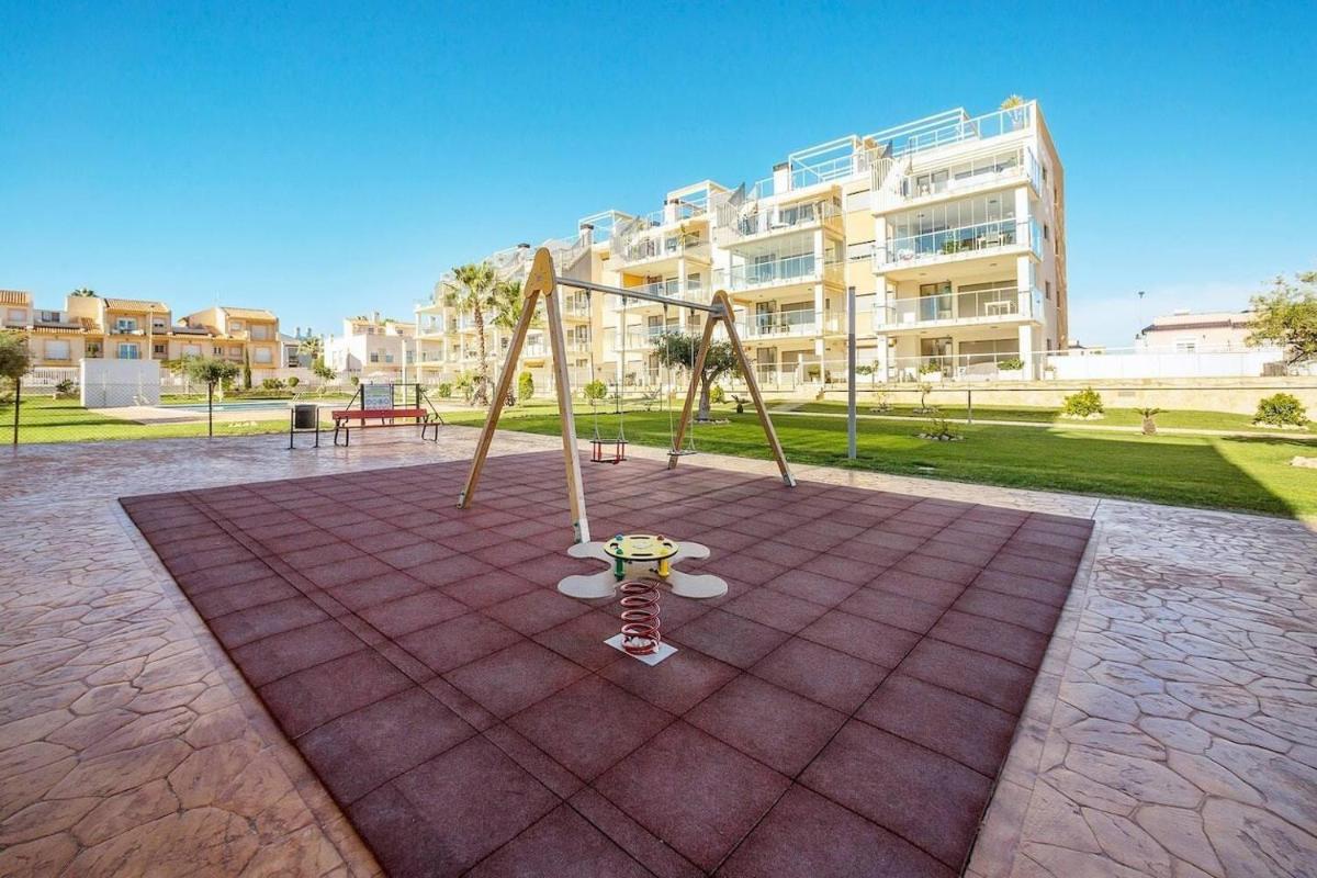 Stunning 2-Bed Apartment in nr Los Dolses - Housity