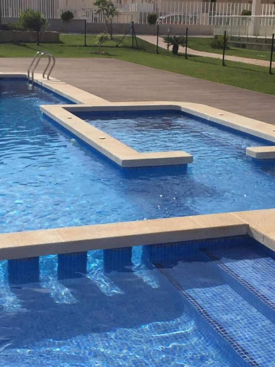 Stunning 2-Bed Apartment in nr Los Dolses - Housity