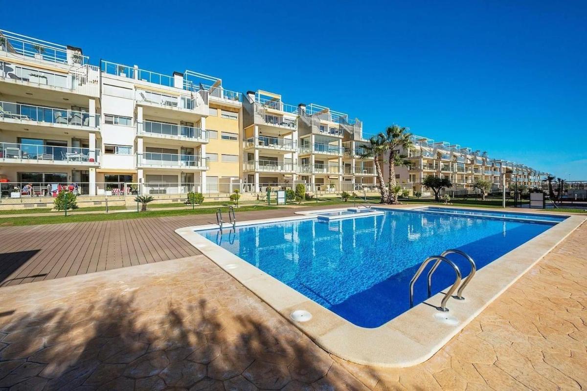 Stunning 2-Bed Apartment in nr Los Dolses - Housity