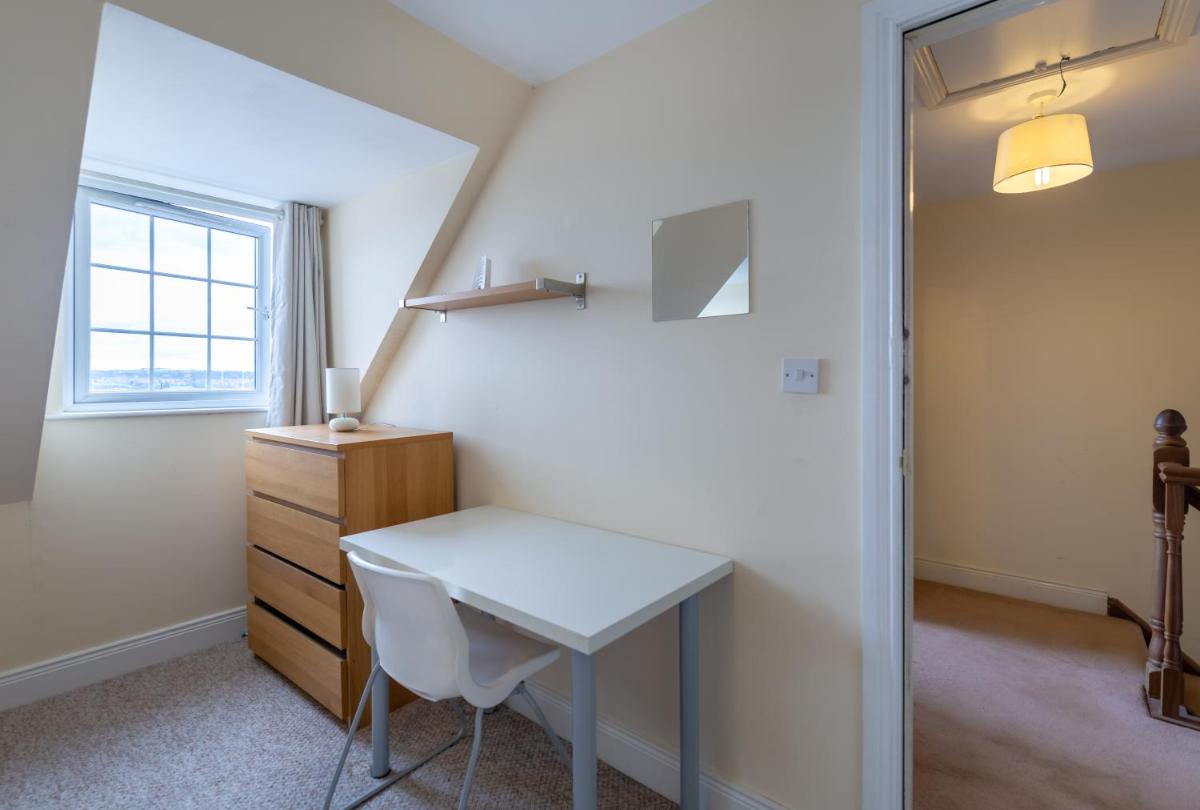 NEWCASTLE CITY CENTRE TOWN HOUSE free parking and wifi - Housity