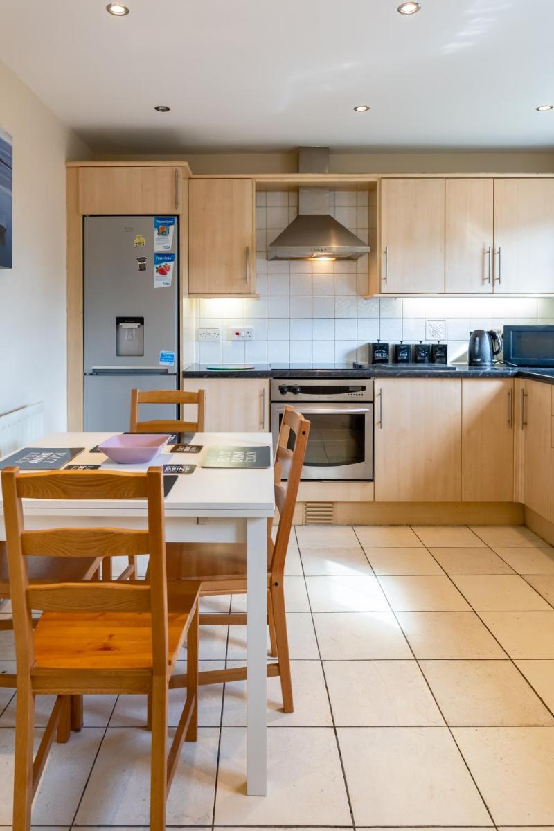 NEWCASTLE CITY CENTRE TOWN HOUSE free parking and wifi - Housity