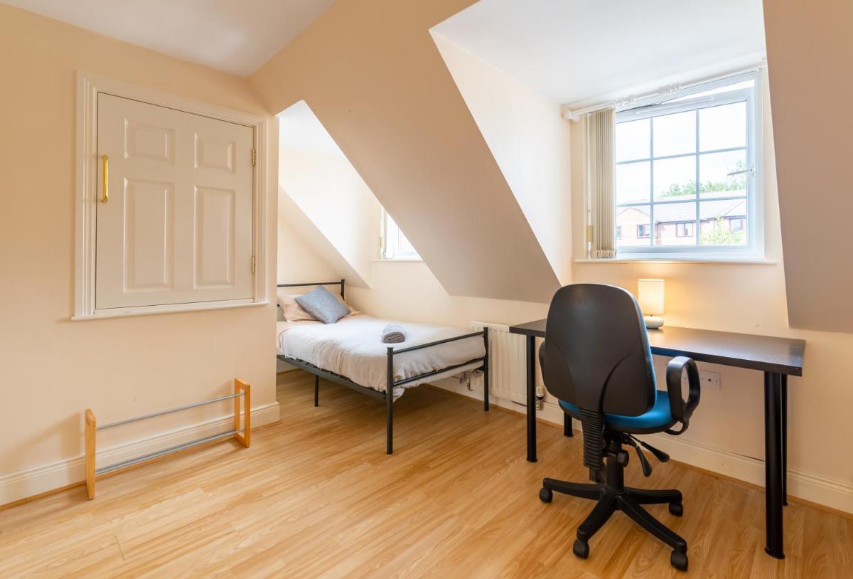NEWCASTLE CITY CENTRE TOWN HOUSE free parking and wifi - Housity