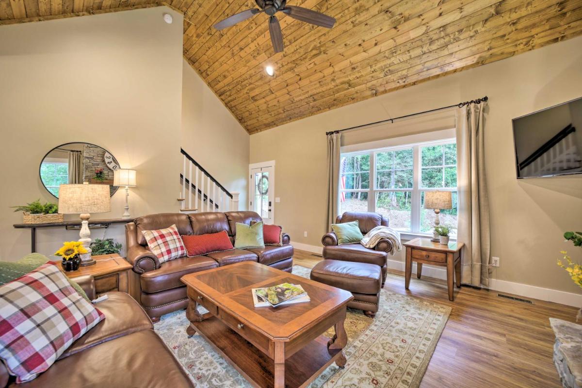 Scenic Sapphire Hideaway 5 Mi to Ski Resort! - Housity