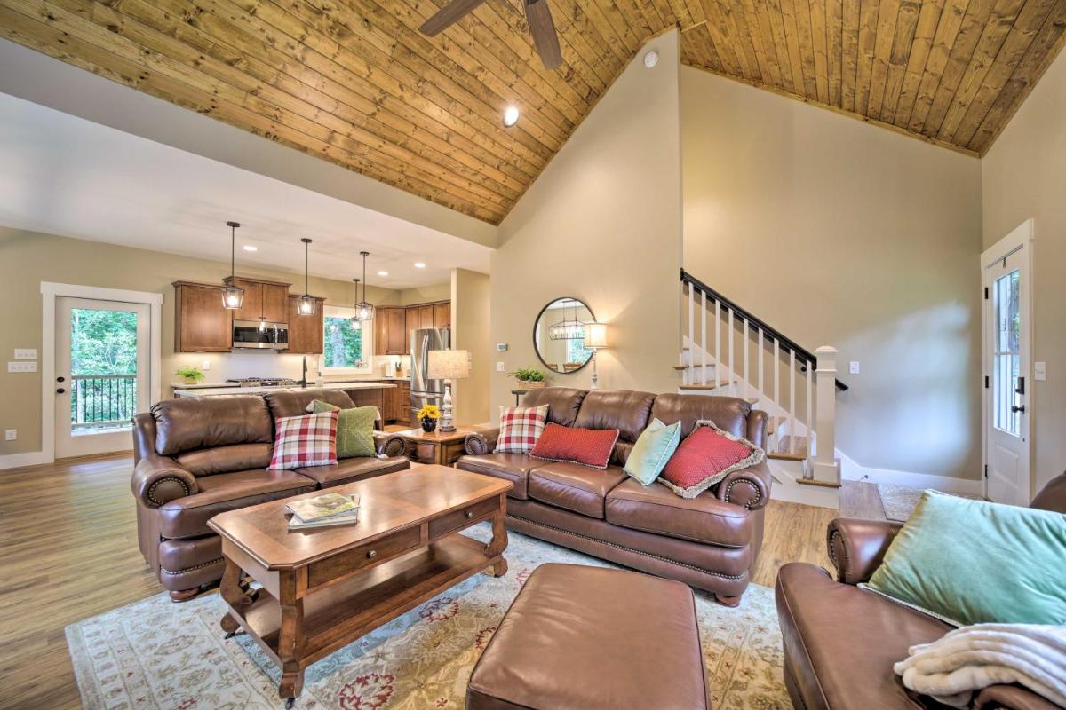 Scenic Sapphire Hideaway 5 Mi to Ski Resort! - Housity
