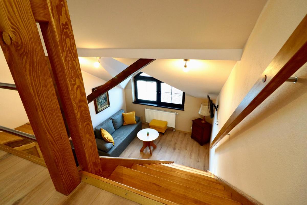 Karczma Pod Jesionem - Housity