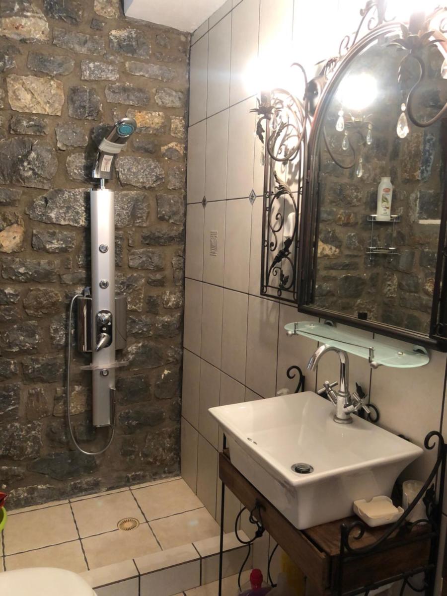 TRADITIONAL GUEST HOUSE - Housity