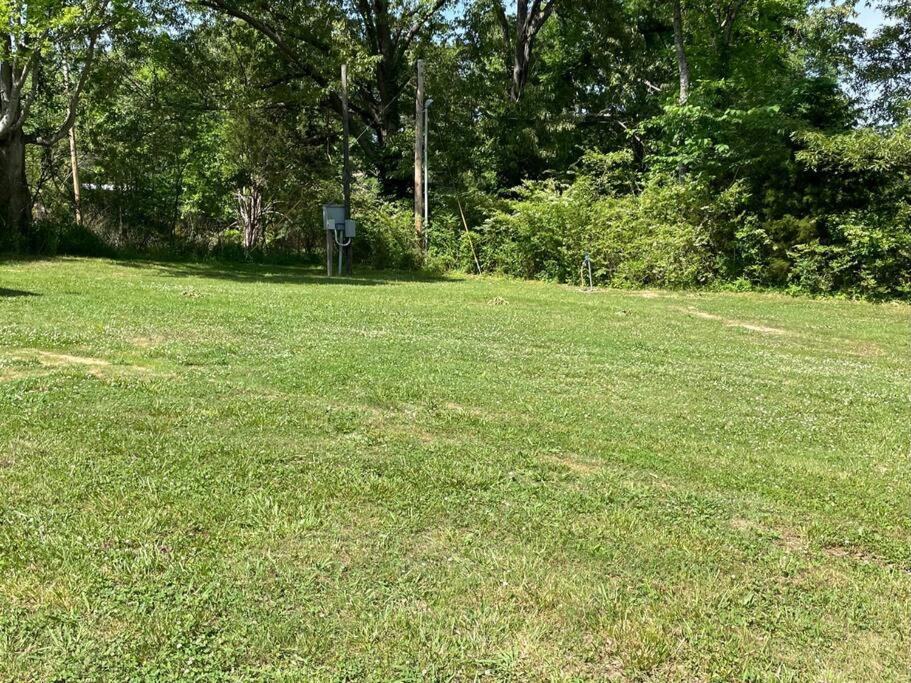 Cozy tiny home cabin in Eva, TN - Housity