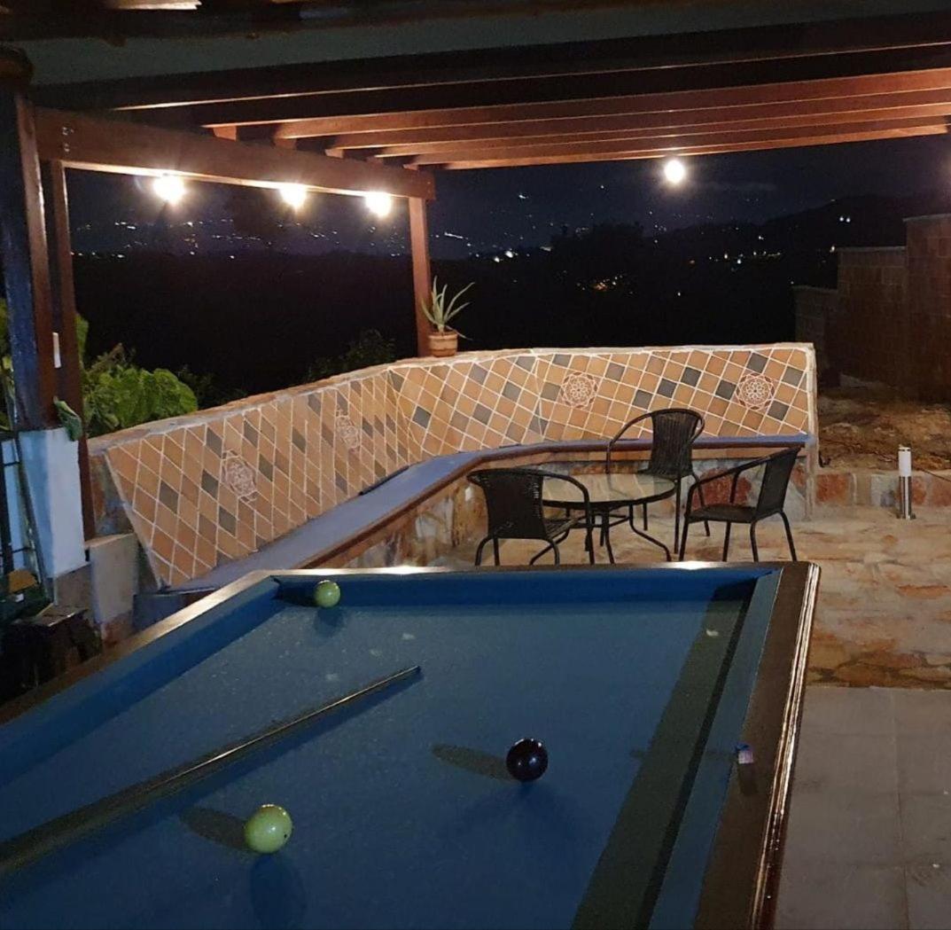 Villa Ruizseñores. Un lugar mágico para el descanso con tu familia y amigos. Disfruta del clima fresco de lebrija. - Housity