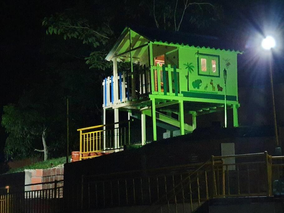 Villa Ruizseñores. Un lugar mágico para el descanso con tu familia y amigos. Disfruta del clima fresco de lebrija. - Housity