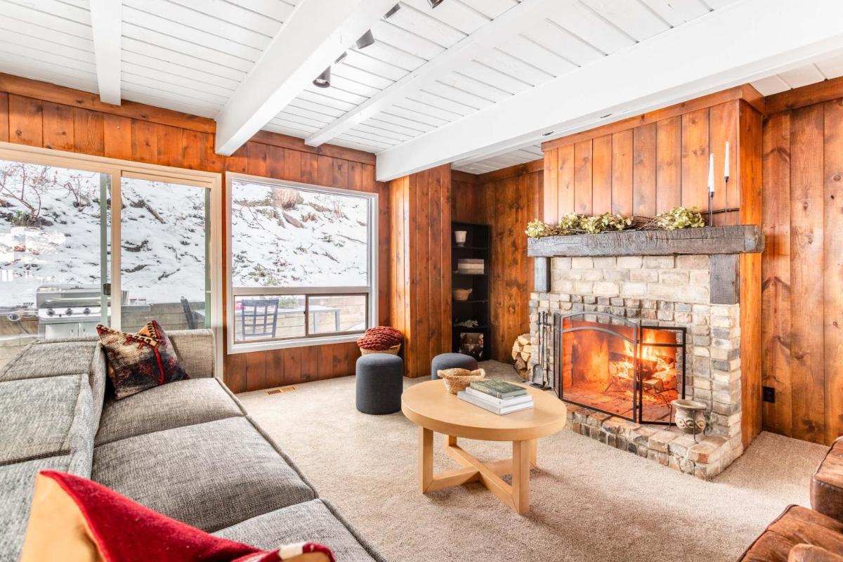 Treetop by AvantStay Rustic Secluded Cabin w Views in Summit Park - Housity