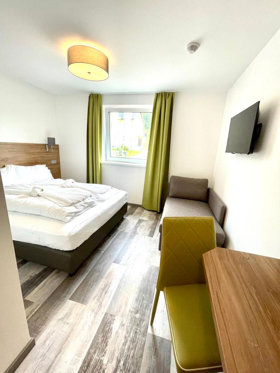Motel XL Lounge - Housity