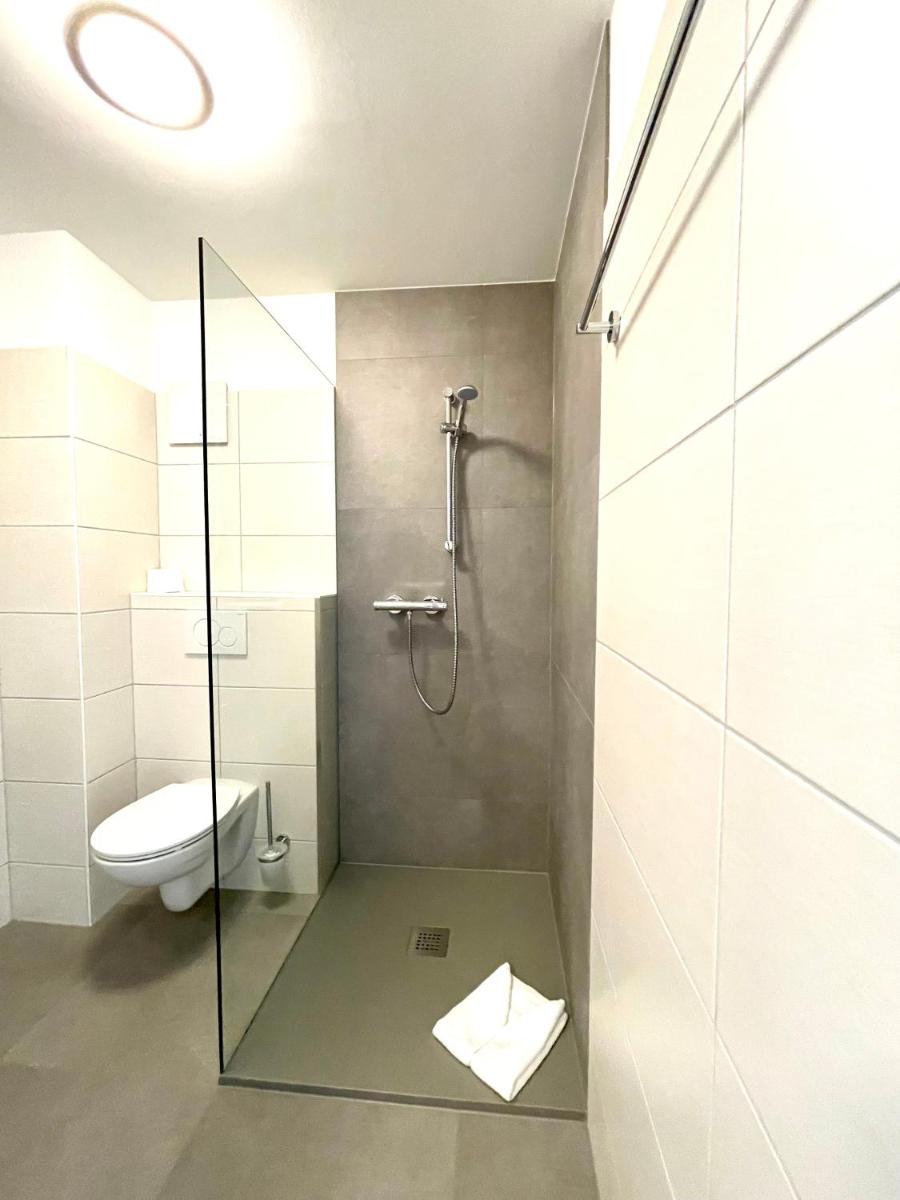 Motel XL Lounge - Housity