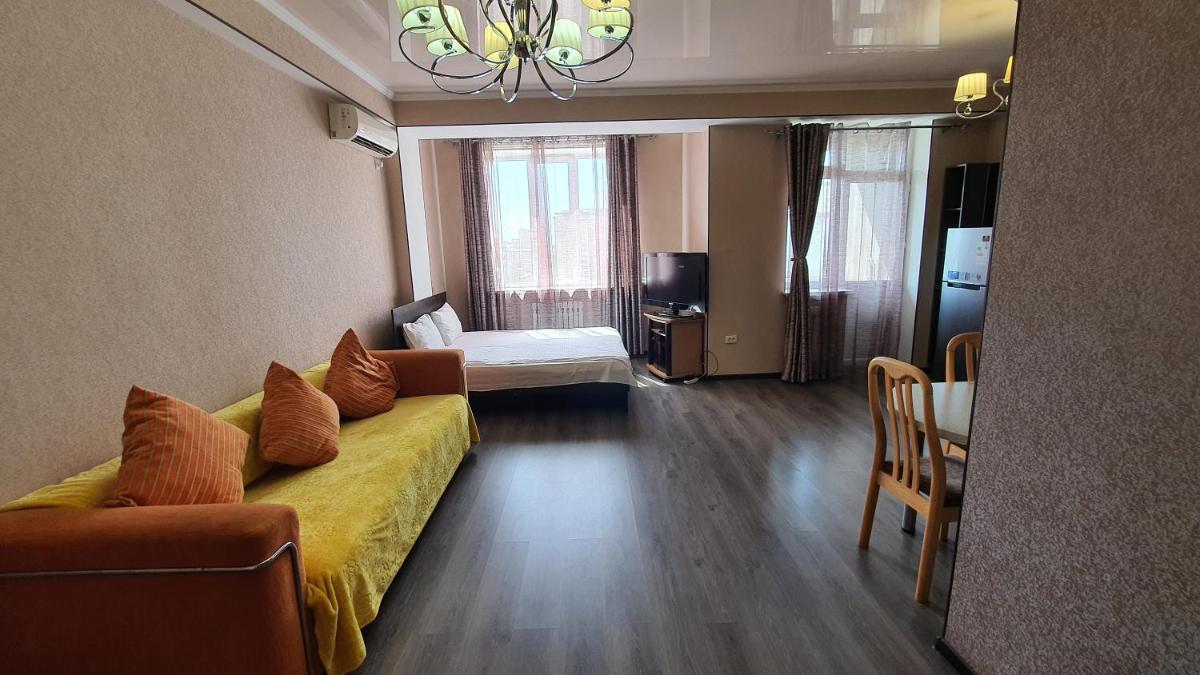 Orange apartment with panoramic view - Housity