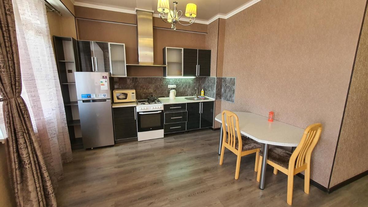 Orange apartment with panoramic view - Housity