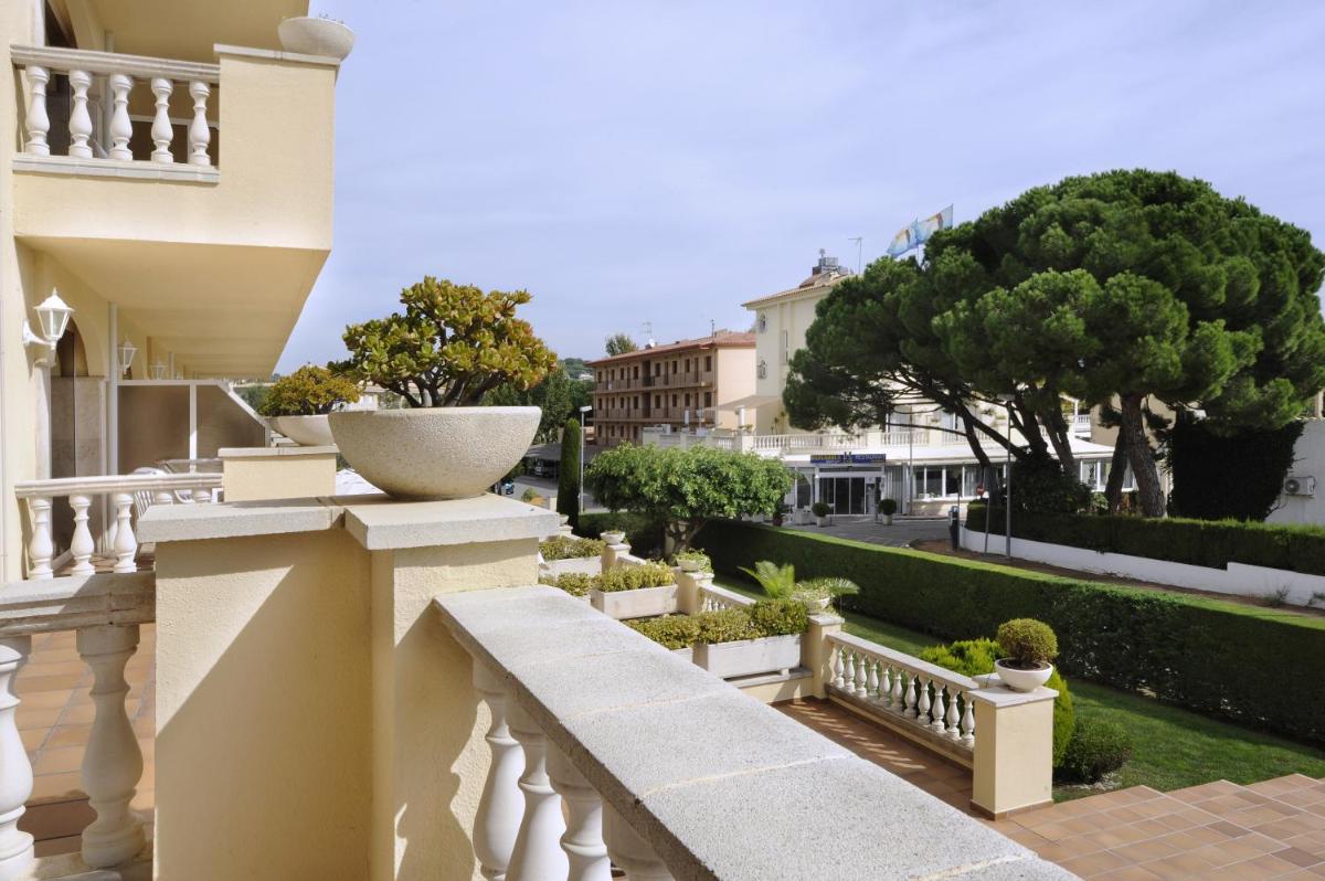 Un balcón o terraza de Van der Valk Hotel Barcarola