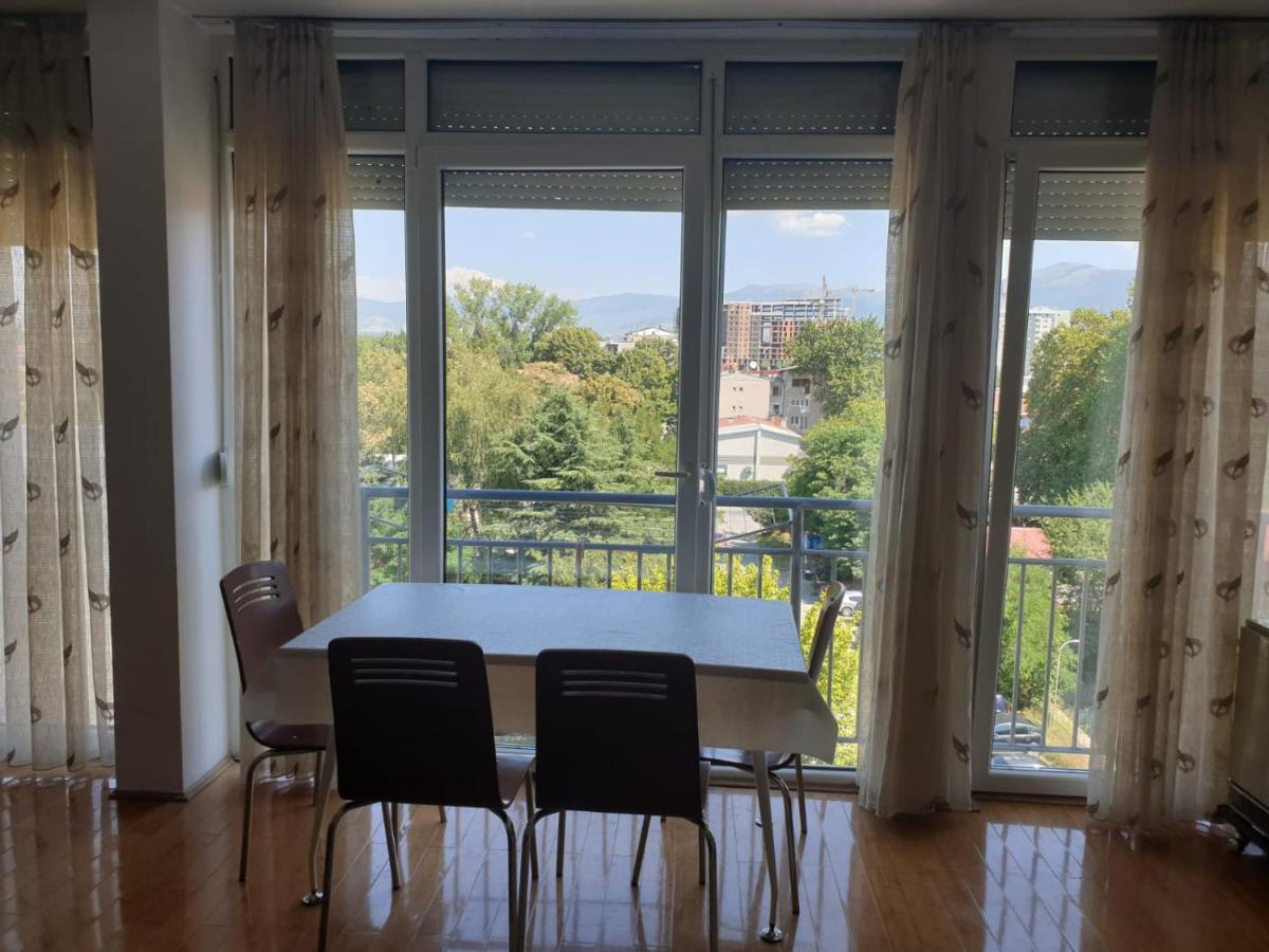Skopje Center 3 Bedrooms with Kitchen and Private Bathroom - Housity