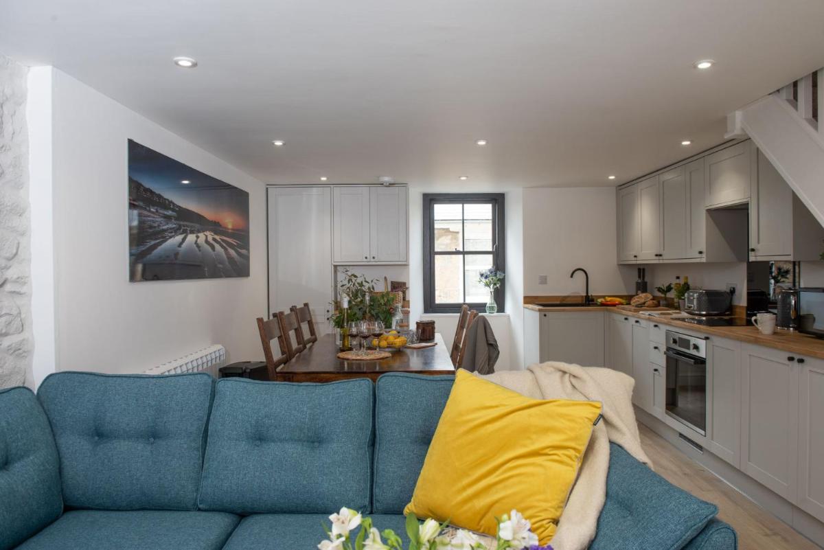 Burrow Cottage, St Ives - Housity