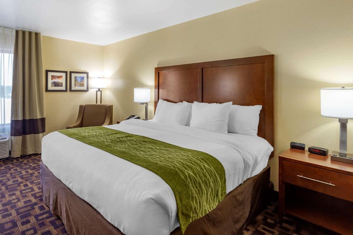 Comfort Inn & Suites North Aurora - Naperville - Housity