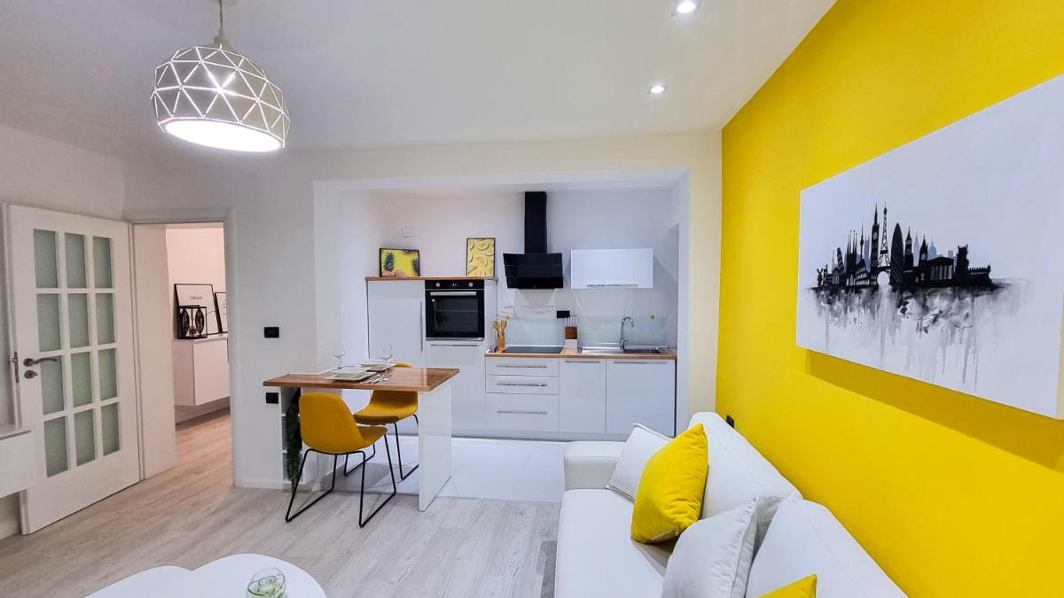 'The Yellow' Condo - Housity