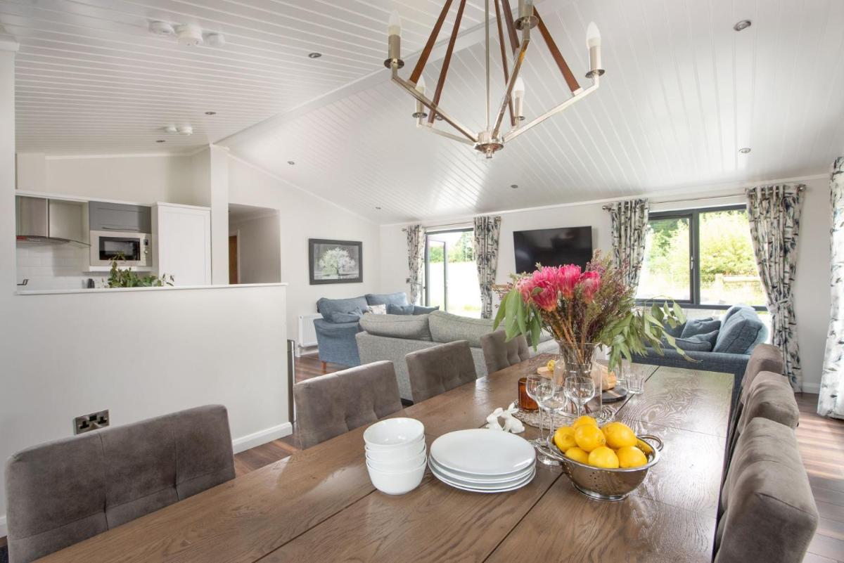 Blossom Lodge, 1 Roadford Lake Lodges - Housity