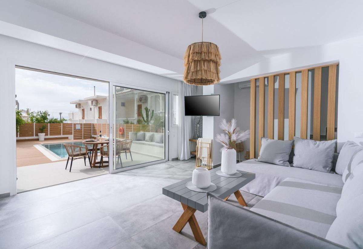 Sea View Luxury Villa White in Blue - Housity