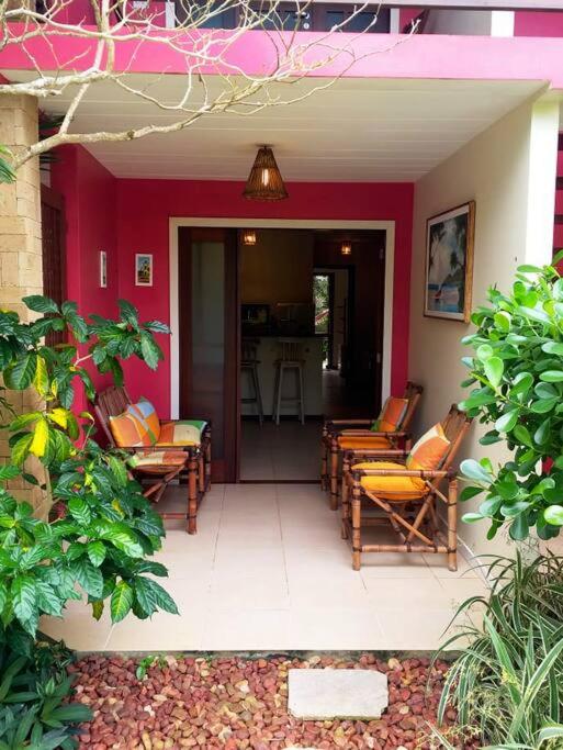 Imbassai - Casa Alto Padrão completa - Condominio Fechado - A1B1 - Housity